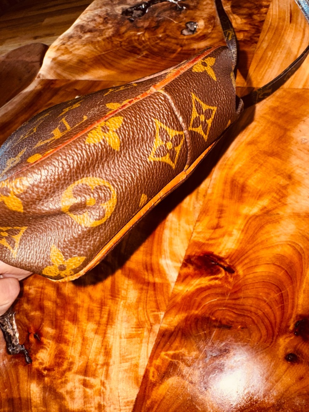 Louis Vuitton Crossbody
monogram bag DANUBE vintage reinvented - Picture 8 of 16